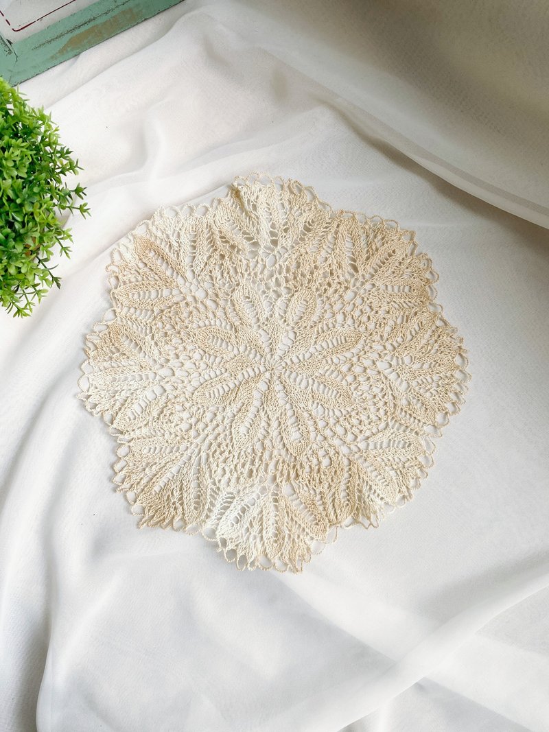 【好日戀物】德國帶回vintage古董手工鉤針蕾絲花邊桌墊蓋布 - 擺飾/家飾品 - 其他材質 卡其色