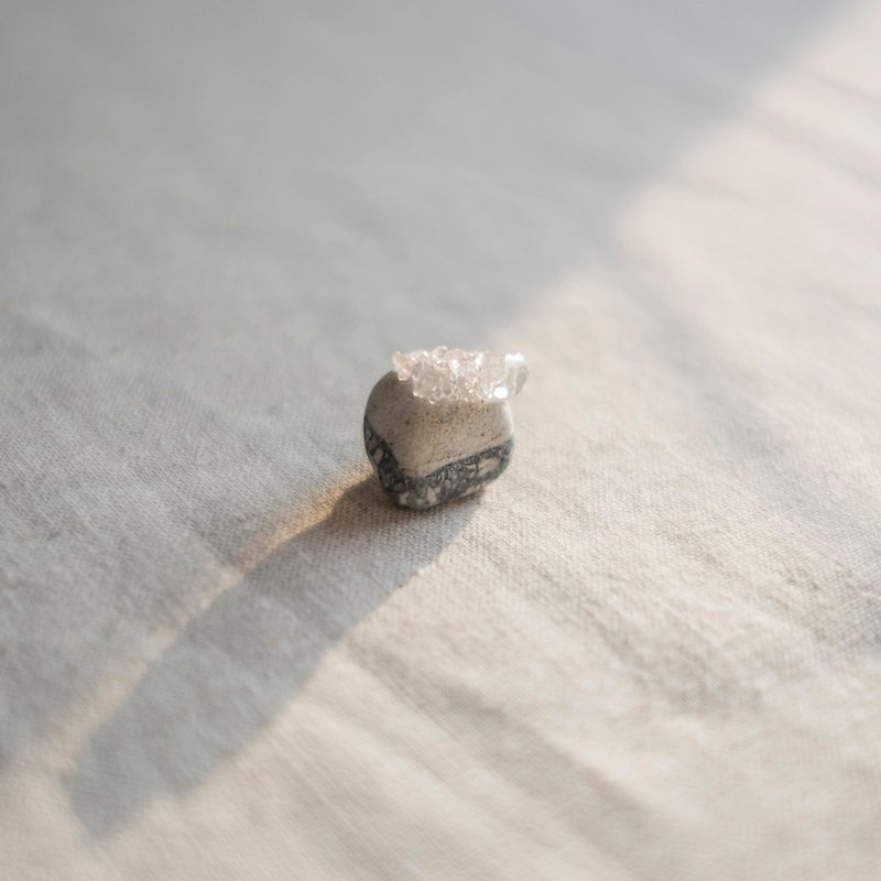 Uqui | Pebble Earring - Earrings & Clip-ons - Stone Gray