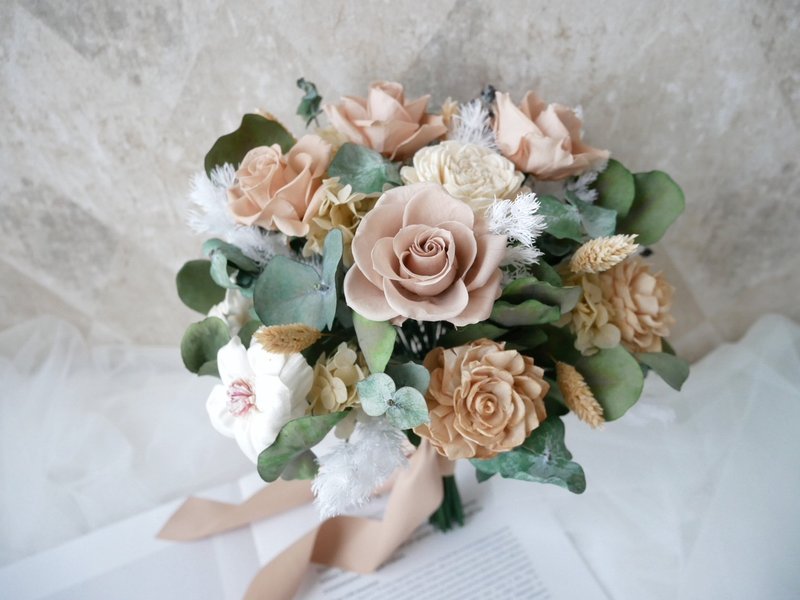 Natural Style Hand-Tied Preserved Flower Split Bouquet - Abundant Foliage [Soft Mist Tea Brown] Sharing Bouquet / Bouquet Toss - ช่อดอกไม้แห้ง - พืช/ดอกไม้ สีกากี
