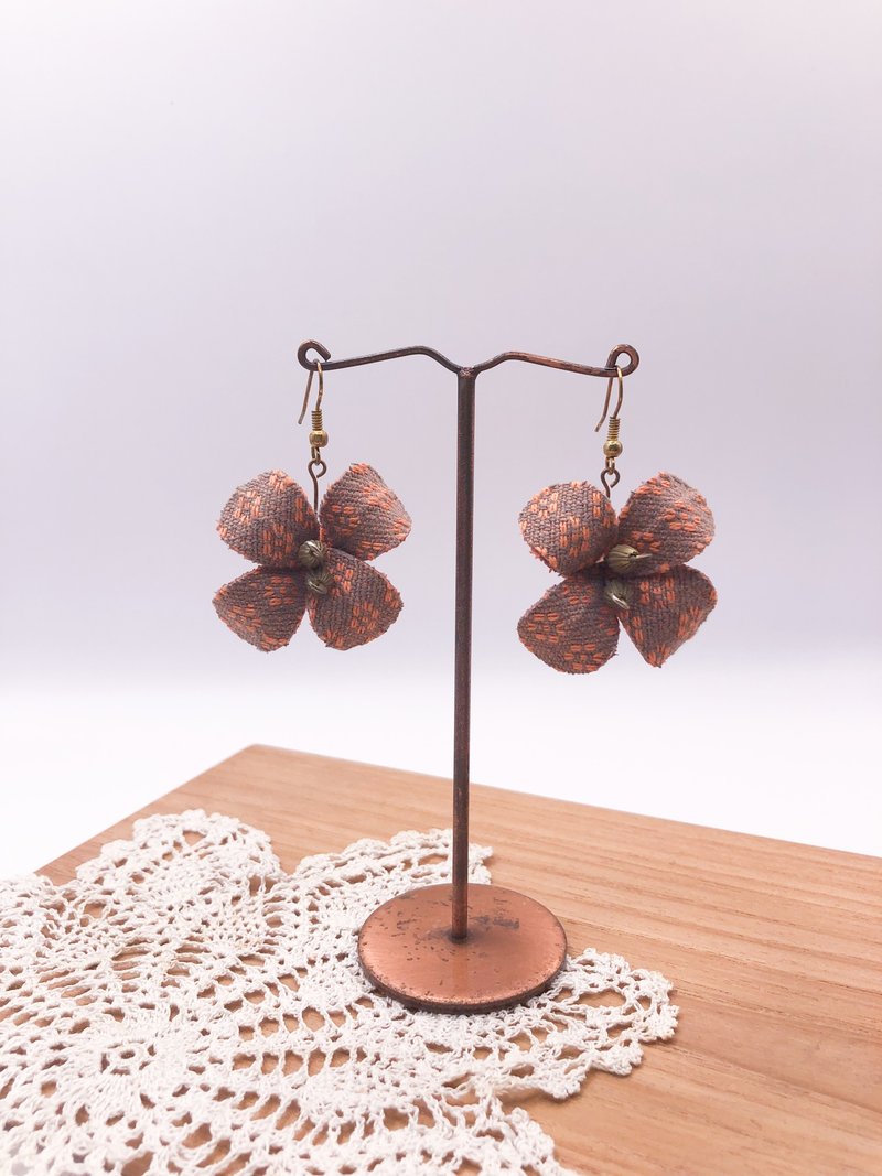 Handwoven earrings - 耳環/耳夾 - 棉．麻 橘色