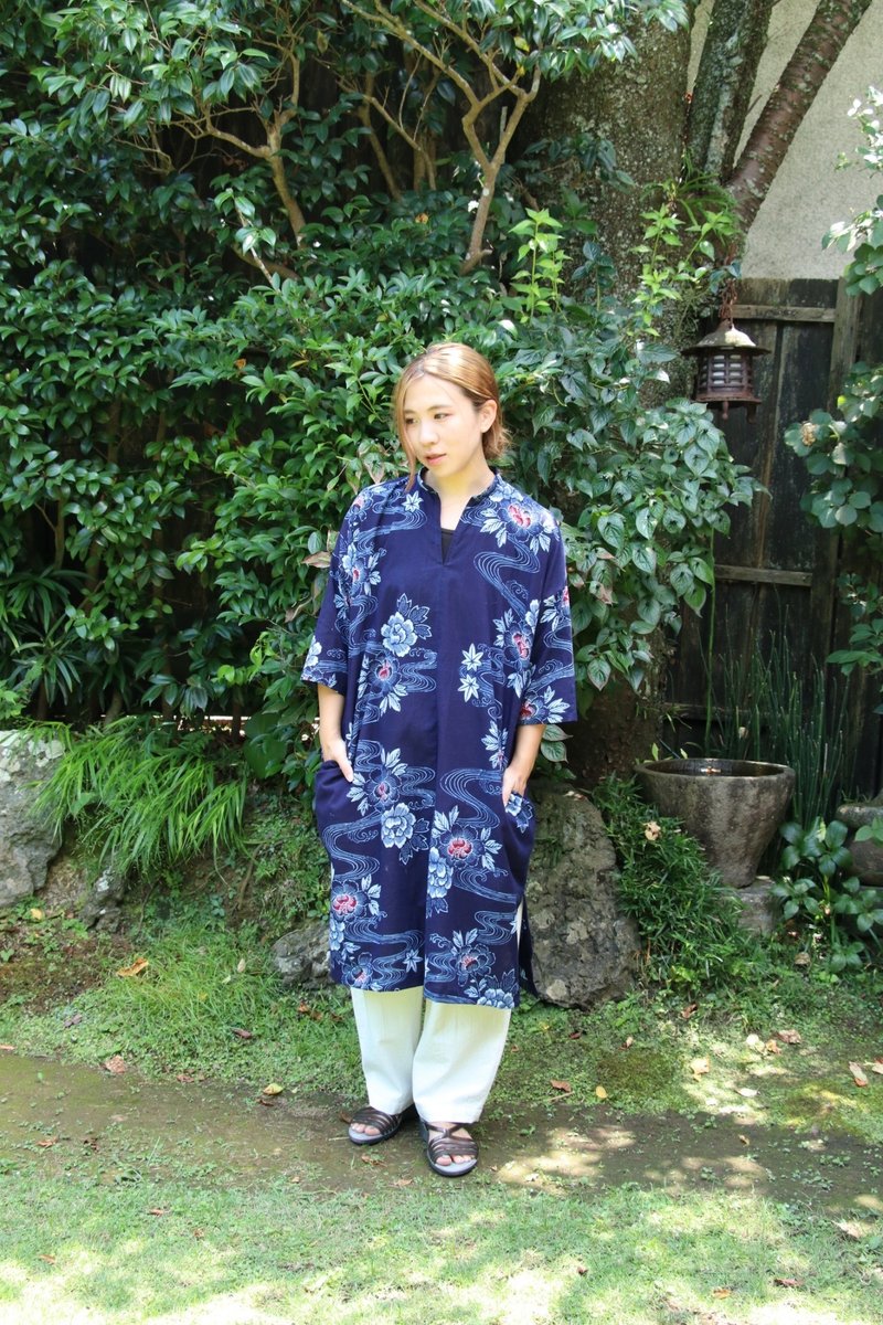 浴衣リメイク 流水に紅葉と牡丹のスタンドカラーワンピース - 洋裝/連身裙 - 棉．麻 藍色