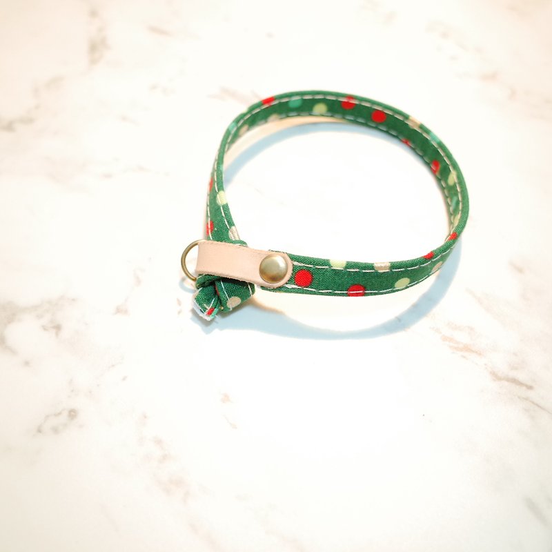 Cat collar that year's Christmas green gold lacquer planted Pu leather with bells can be purchased with a tag - Collars & Leashes - Cotton & Hemp 