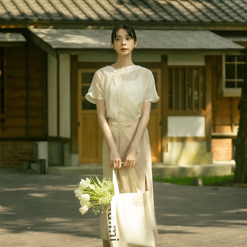 【經典原創】Weiguang_微光造型透膚上衣_CLT014_白 - 女上衣/長袖上衣 - 聚酯纖維 白色