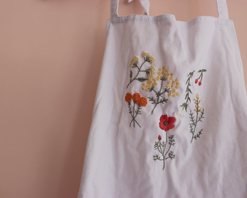 森女手作日常 花草圍裙刺繡材料包 - 編織/刺繡/羊毛氈/縫紉 - 棉．麻 