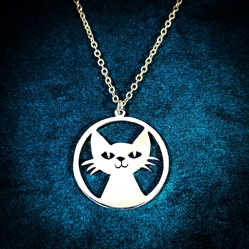 Cute cat in round shape pendant  : Amore Accessories - 項鍊 - 銅/黃銅 銀色