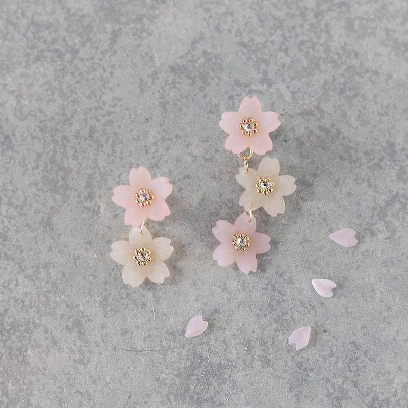 揺れる桜のピアス/イヤリング - 耳環/耳夾 - 黏土 粉紅色