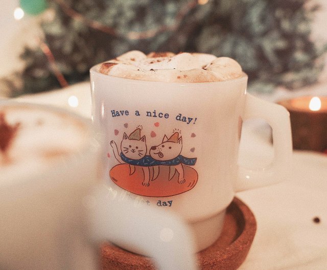 匿名配送]昭和レトロ ガラスシェード 乳白色 ミルクガラス 花柄 プレス