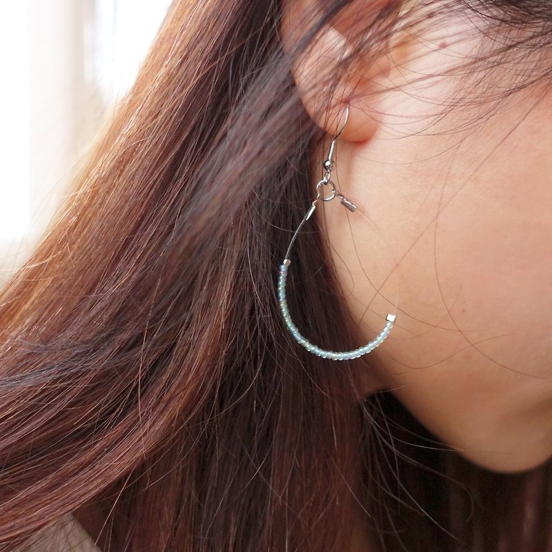 Hollow Water Drop Earrings Japanese Mint Green Glass Beads Silver Plated Ear Hook/ Clip-On - ต่างหู - กระจกลาย สีเขียว
