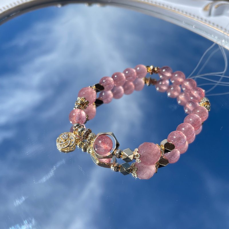 Peach blossom luck strawberry crystal good luck crystal bracelet design 14K gold-filled good luck crystal bracelet promotion gift - สร้อยข้อมือ - คริสตัล หลากหลายสี