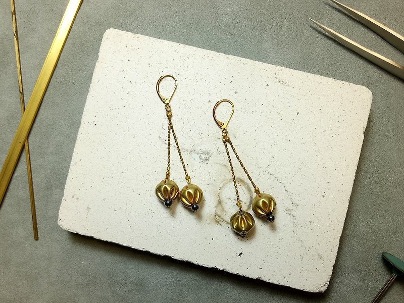 Seed / Brass Creation Tassel Earrings - ต่างหู - เครื่องเพชรพลอย 