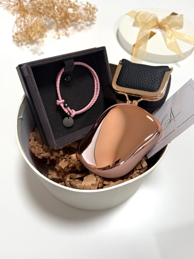 【Custom Gift Set】Jewelry Pouch, Genuine Leather Bracelet, Massage Comb, Wedding, Bridesmaid, Gift Box - พวงกุญแจ - หนังแท้ หลากหลายสี