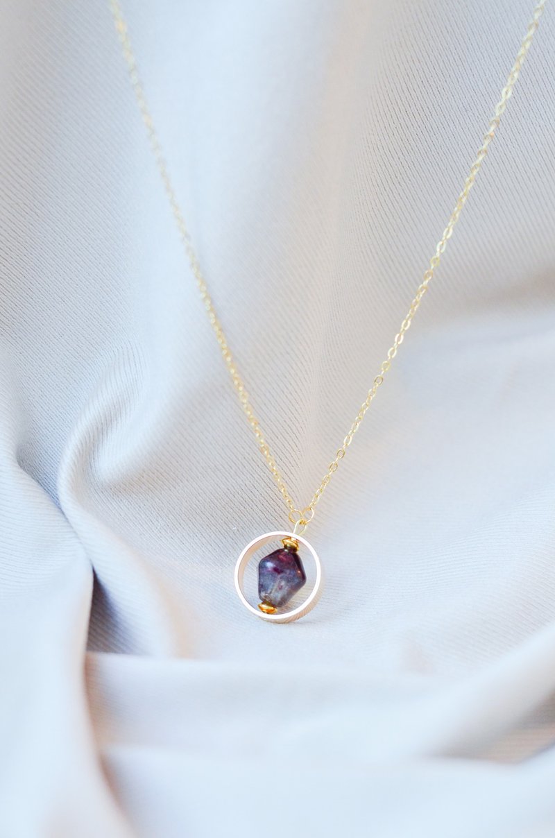 [Eco-friendly Necklace] Thick Moon Purple Gemstone Thick Gold-plated Circle Pendant Necklace/Handmade/Gift/Recommended - Necklaces - Plants & Flowers Purple