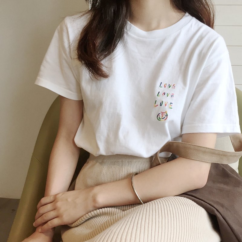 LOVE &amp; PEACE  / 虹色刺繍 Tシャツ  (男女兼用)