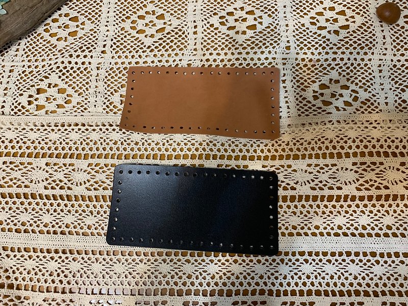 Handmade DIY perforated genuine leather bag bottom + plastic board. Medium coffee type E = rectangular bottom with 46 holes. 19.5*9.5 - เครื่องหนัง - หนังแท้ 