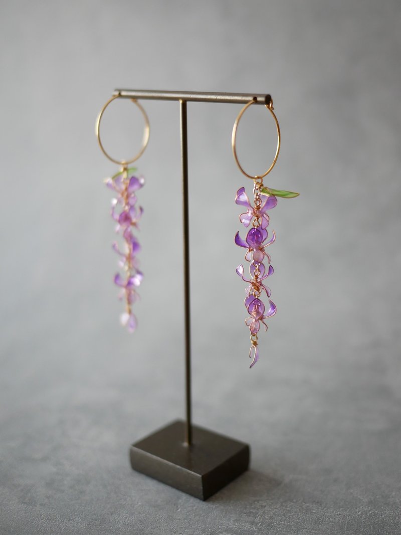 Wisteria under the moonlight  earrings - ต่างหู - เรซิน สีม่วง