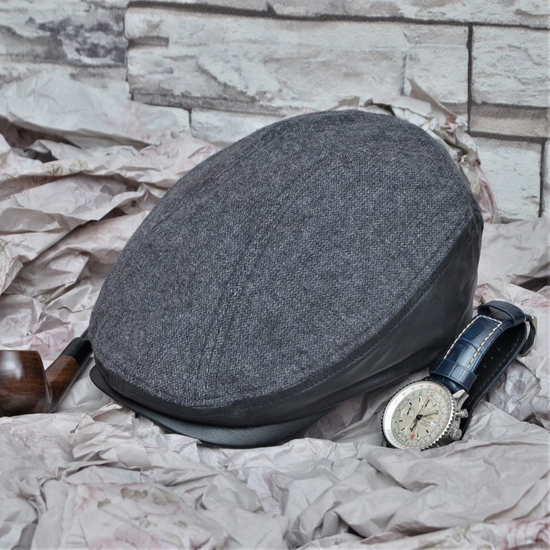 Handmade leather hat hunter iron black sheepskin patchwork beret for men and women leather hats - หมวก - หนังแท้ สีดำ