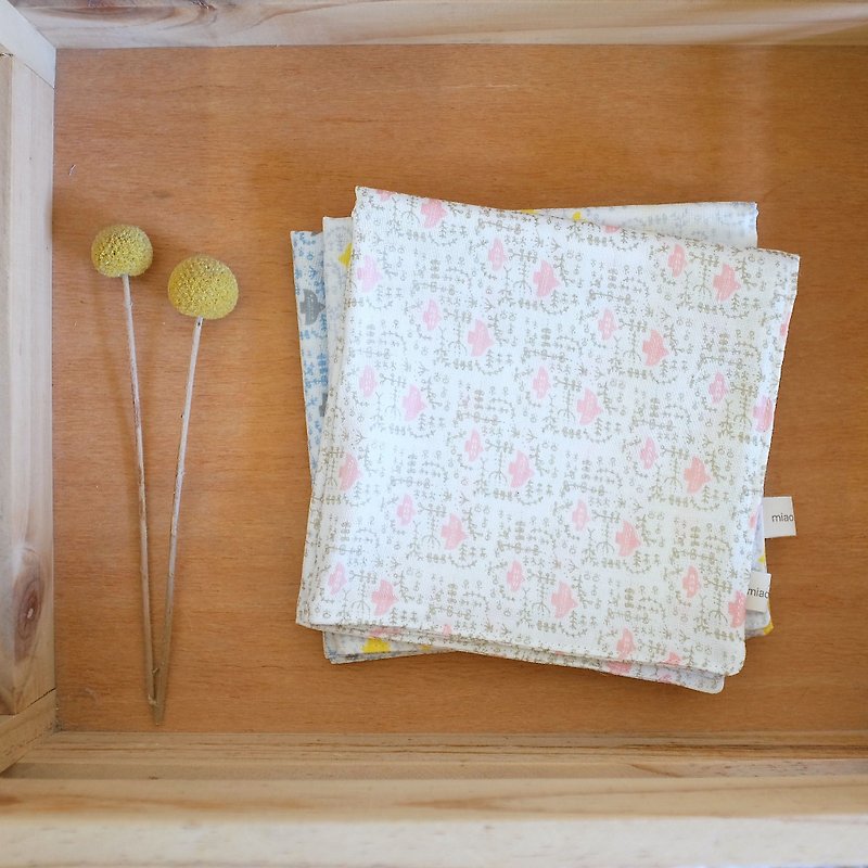 Birds in daily life in the forest double cotton yarn towels pink birds - Handkerchiefs & Pocket Squares - Cotton & Hemp Pink