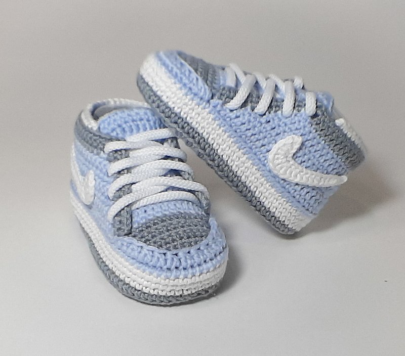Grey blue crochet baby booties sneakers for newborn boy or girl, baby gift box - Baby Shoes - Other Materials Gray