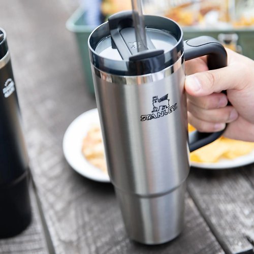 STANLEY Classic Series IceFlow Portable Straw Cup 0.88L / Obsidian Gray -  Shop stanley-tw Vacuum Flasks - Pinkoi