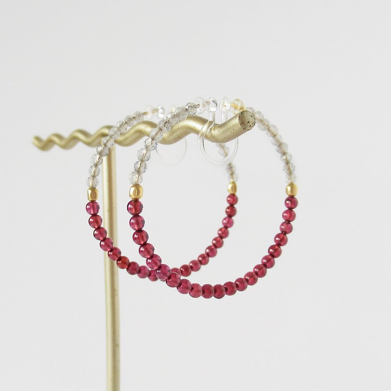 Garnet and labradorite, hoop earrings 夾式耳環 - Earrings & Clip-ons - Stone Red