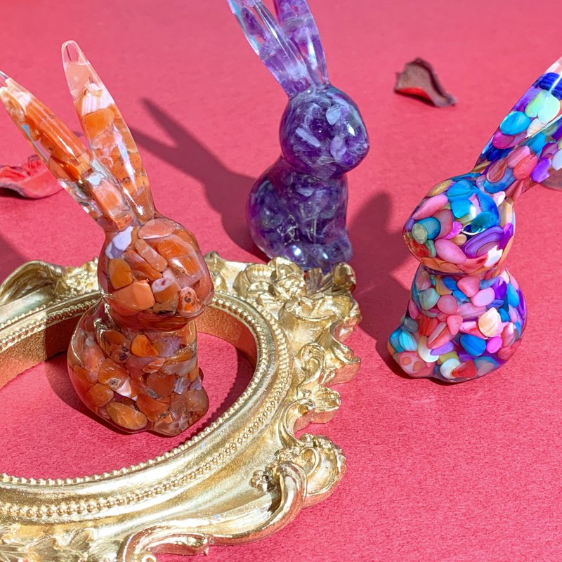 Lucky crystal long-eared rabbit size S | Handmade natural stone decoration | Amethyst Nanhongshi - ของวางตกแต่ง - คริสตัล หลากหลายสี