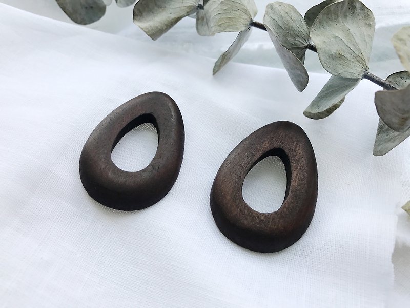 Drop-shaped wood earrings - Earrings & Clip-ons - Wood Brown