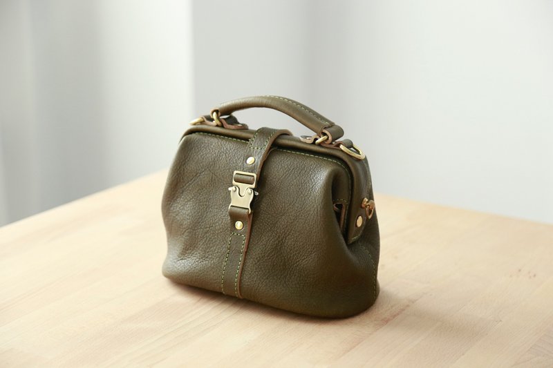 [Customer version] Soft leather doctor bag pure handmade retro portable gold bag leather messenger bag small olive - กระเป๋าเอกสาร - หนังแท้ สีเขียว