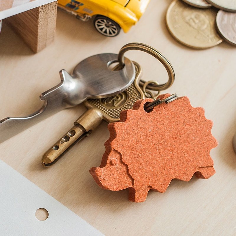 刺蝟鑰匙圈/客製化刻字  (一對二入) - 鑰匙圈/鎖匙扣 - 木頭 橘色