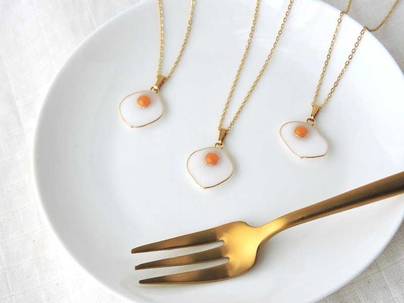 Plump and shiny fried egg necklace miniature Sunny-side up - สร้อยคอ - เรซิน สีส้ม