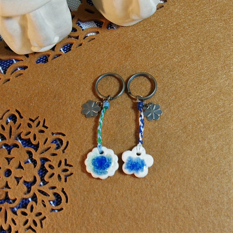 Ceramic key ring, pendant ice crack - blue - Keychains - Pottery Blue