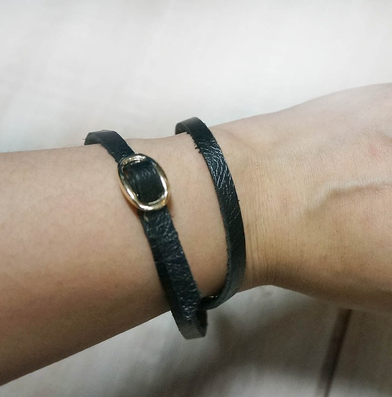 Sienna fine leather double circle bracelet (gold hardware) - สร้อยข้อมือ - หนังแท้ สีดำ