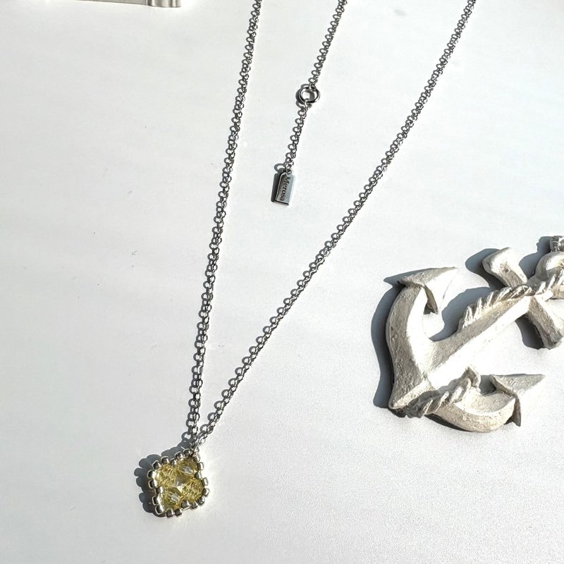 Clover Necklace Mini Simple Dainty Elegant Minimalism Flower Floral Swarovski - 項鍊 - 玻璃 黃色