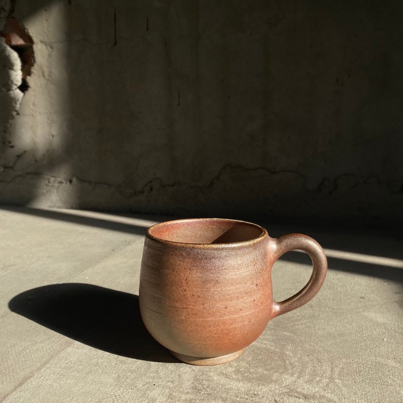 Wood-fired pottery/mug coffee cup natural falling ash glaze/misha - แก้วมัค/แก้วกาแฟ - ดินเผา สีทอง