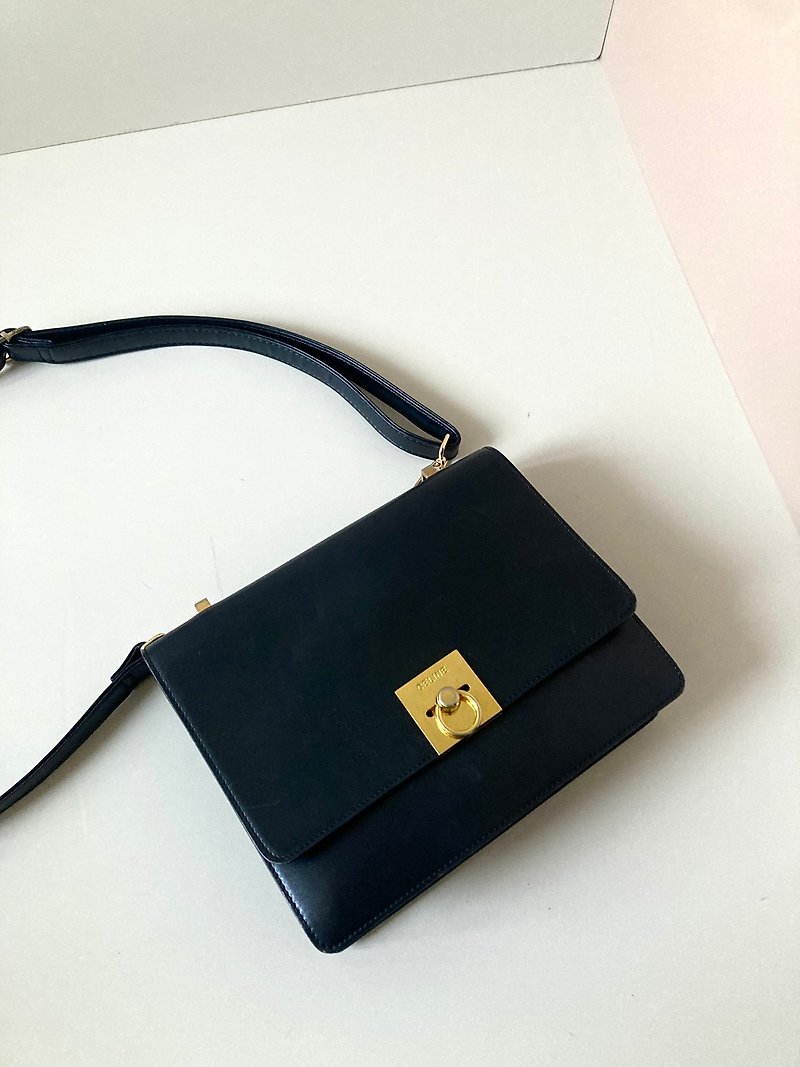 Rare second-hand Celine black leather gold buckle small box leather shoulder side cross-body backpack handbag - กระเป๋าแมสเซนเจอร์ - หนังแท้ สีดำ