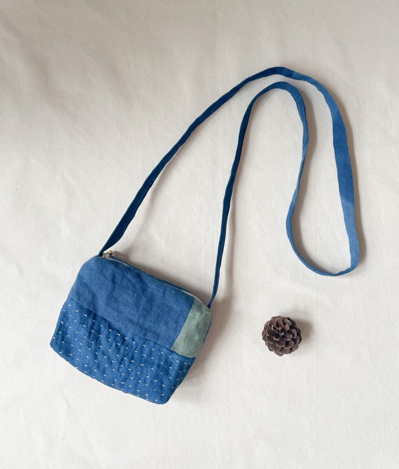日本製 藍染と刺子をしたリネン生地の上品なミニショルダーバッグ ファスナー付 アップサイクル品 musette Sashiko - 手提包/手提袋 - 棉．麻 藍色