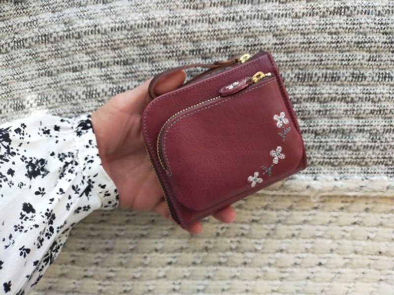 Pinkoi 代購 -  刺繡皮革錢包「hana*hana」深紅色（牛皮）雙折錢包☆L型拉鍊☆ - 錢包/皮夾/長短夾 - 真皮 