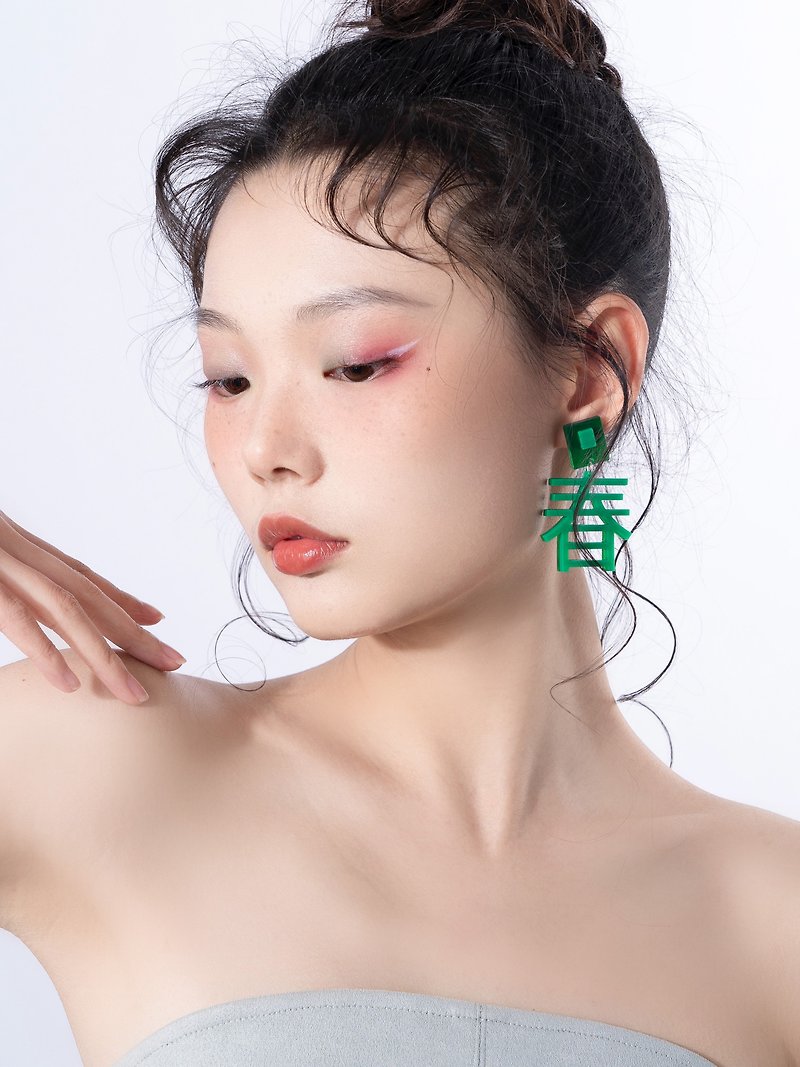 Full of Spring and Summer Chinese Characters Earrings Emerald Acrylic Stud Earrings/Ear Clips - Earrings & Clip-ons - Acrylic Green