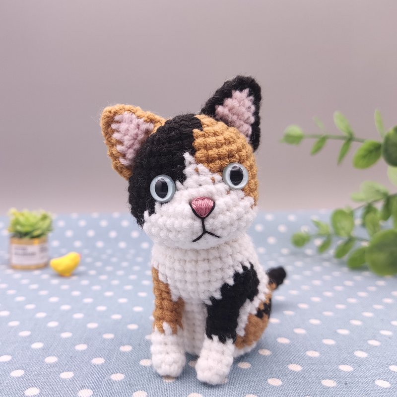 [Ready stock] Calico cat pure handmade crochet doll - Stuffed Dolls & Figurines - Other Man-Made Fibers Multicolor