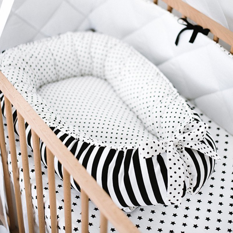 Monochrome Baby Nest in dots- baby sleeping bed - newborn snuggle nest - 嬰兒床/床圍/寢具 - 棉．麻 白色