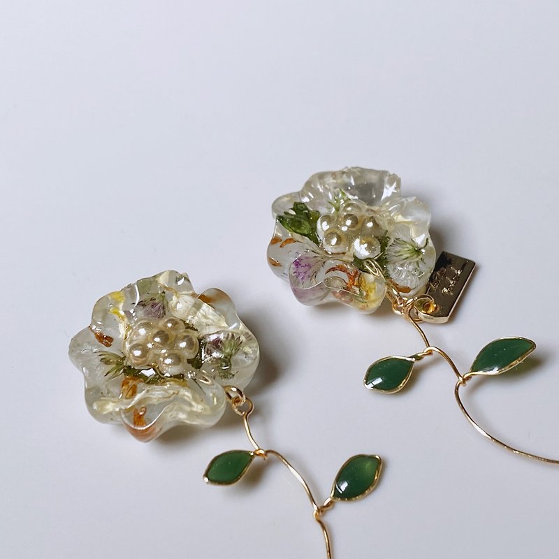 Original color real flower earrings