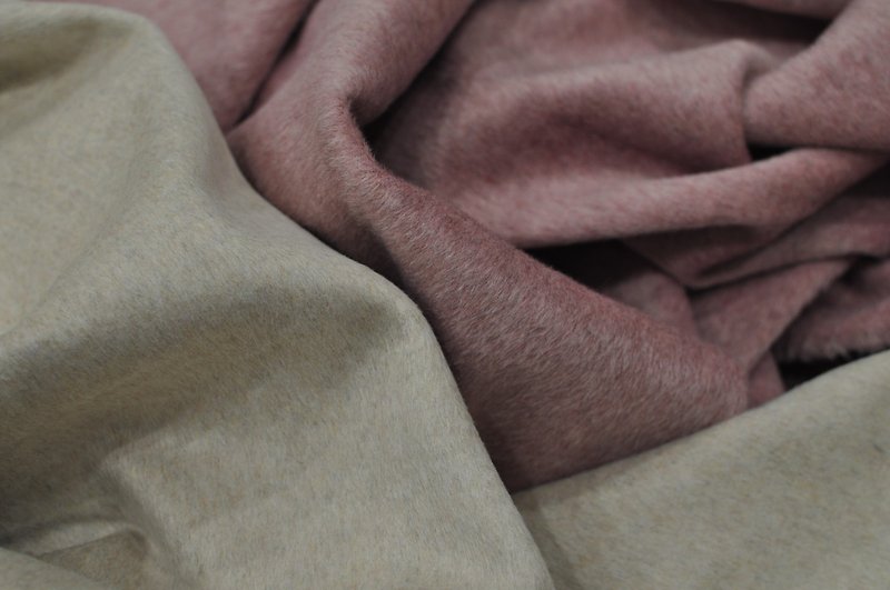 Flat 135 X 台灣設計師 90% wool 專屬 客製化 繡字服務 毛毯 - 被/毛毯 - 羊毛 粉紅色