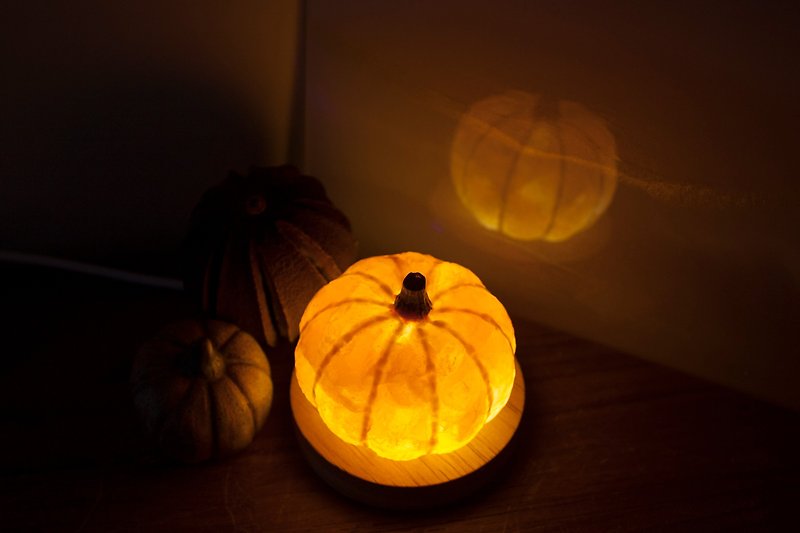 Mini Pumpkin Handmade Night Lamp Natural Stone Atmosphere Lamp Customized Gift Practical Birthday Gift - โคมไฟ - คริสตัล สีส้ม