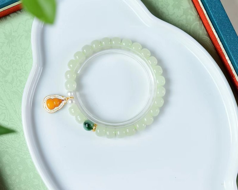 天然晴水和田玉老型珠手串 冰底晴水玉料 搭配琺琅銀鑲蜜蠟葫蘆 - 手鍊/手環 - 玉石 