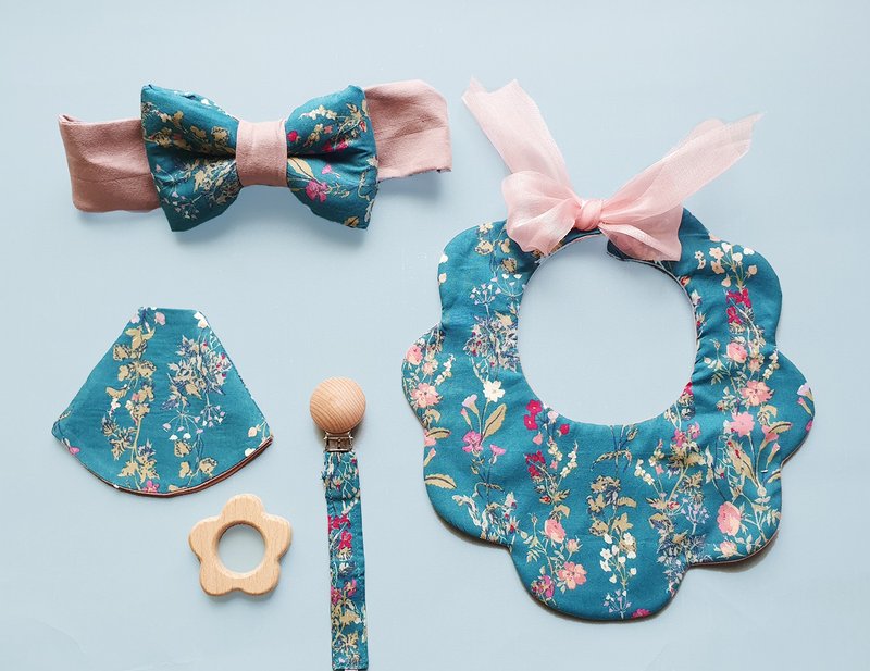 Flower Story-Modilan baby bib hairband pacifier chain Miyue gift box first birthday - ของขวัญวันครบรอบ - ผ้าฝ้าย/ผ้าลินิน สีน้ำเงิน