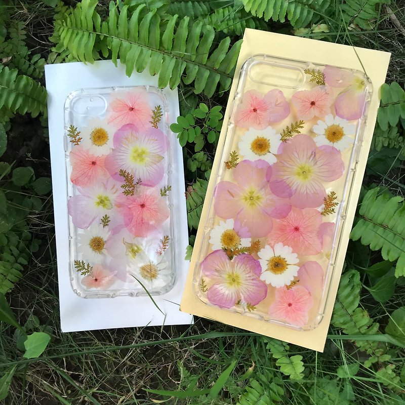 Pressed flower Phonecase Handmade with real flower  - Phone Cases - Plants & Flowers Pink