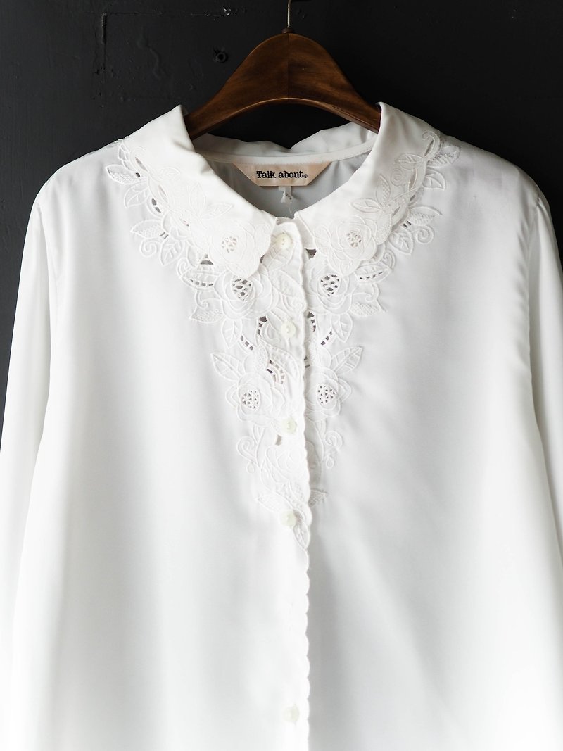 River Hill - Tokushima Youth embroidery afternoon tea antique silk shirt jacket shirt oversize vintage - เสื้อเชิ้ตผู้หญิง - ผ้าไหม ขาว