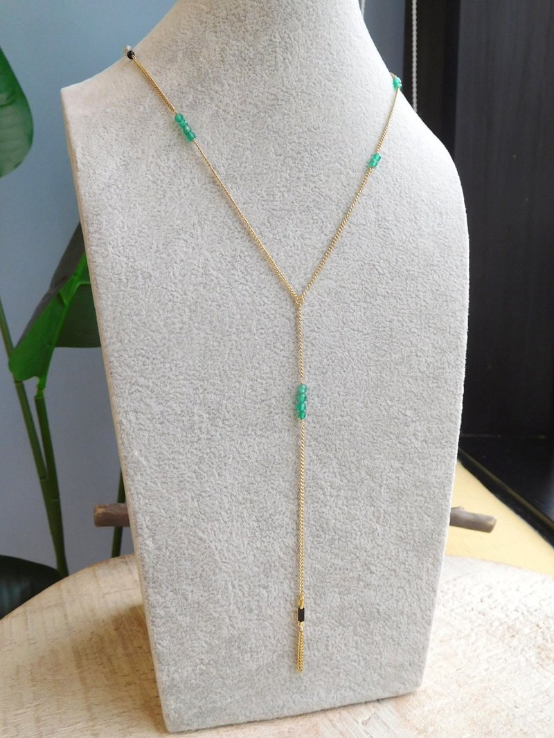 Special alloy mini green jade with asymmetrical black Stone tassel Y chain - สร้อยคอ - วัสดุอื่นๆ สีเขียว