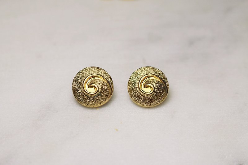// VÉNUS 黄金 decorated golden ratio vintage earrings // ve154 - Earrings & Clip-ons - Plastic Gold