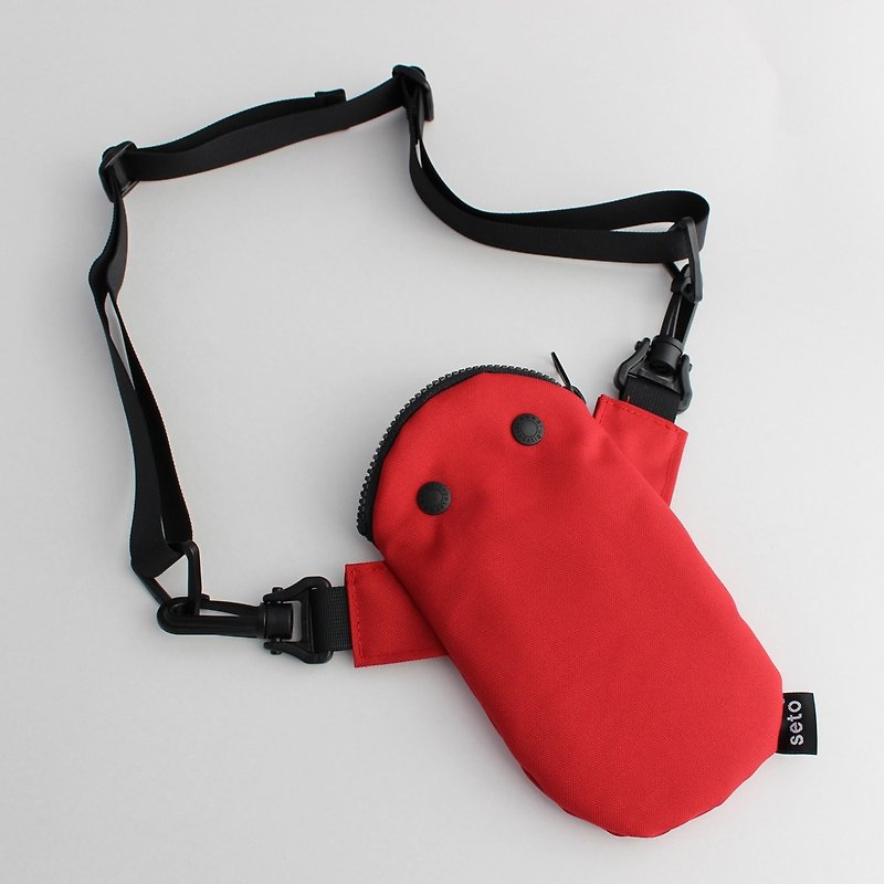 The creature iPhone case　Small bag　Mame-sagari　Red - กระเป๋าแมสเซนเจอร์ - เส้นใยสังเคราะห์ สีแดง