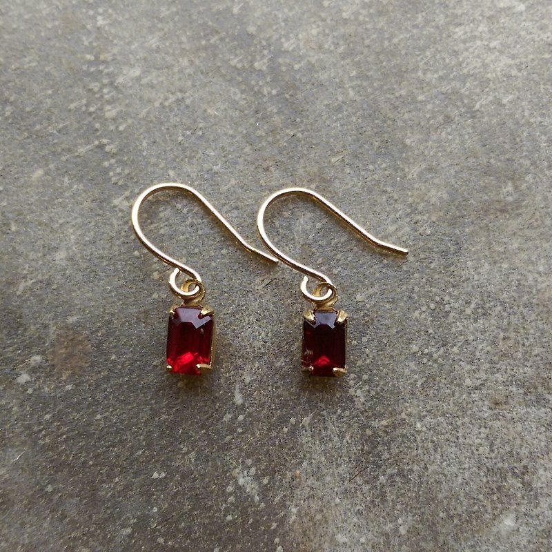 Mini Crimson glass square brass earrings - Earrings & Clip-ons - Gemstone 
